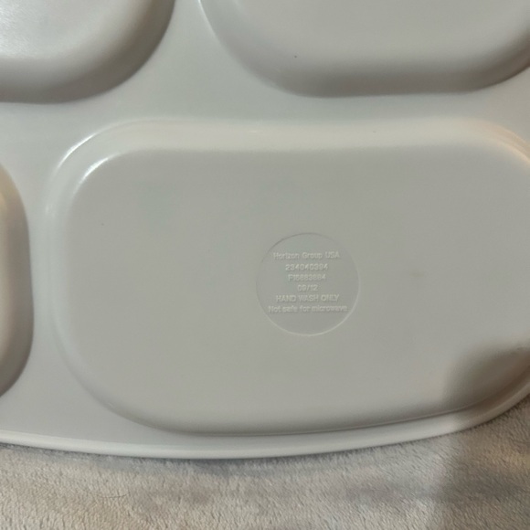 Brown and Cream Divided Plate with Owl and Turkey Design - Picture 3 of 3